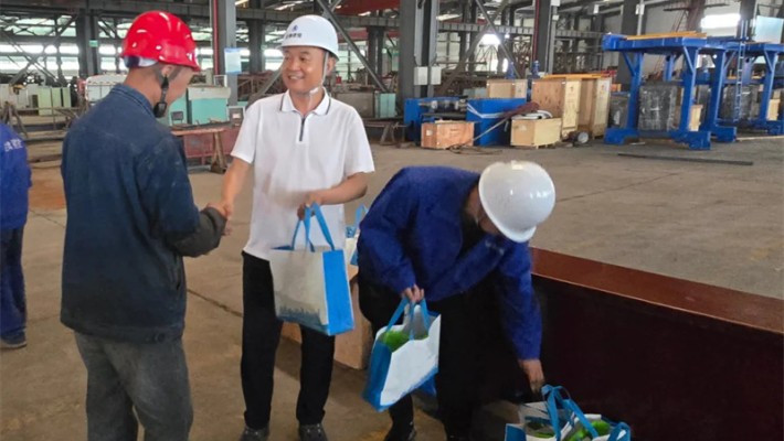 裝備公司開展“夏送清涼”慰問活動(dòng)