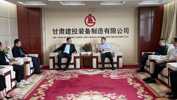 四季沐歌綜合能源公司總經(jīng)理張亮亮深入裝備公司考察合作